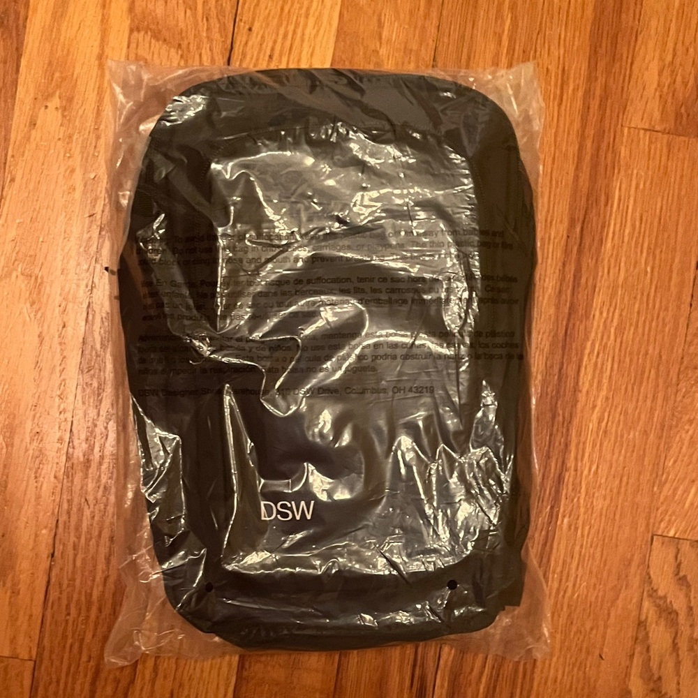 DSW Exclusive Black Sling Bag - Picture 8 of 11